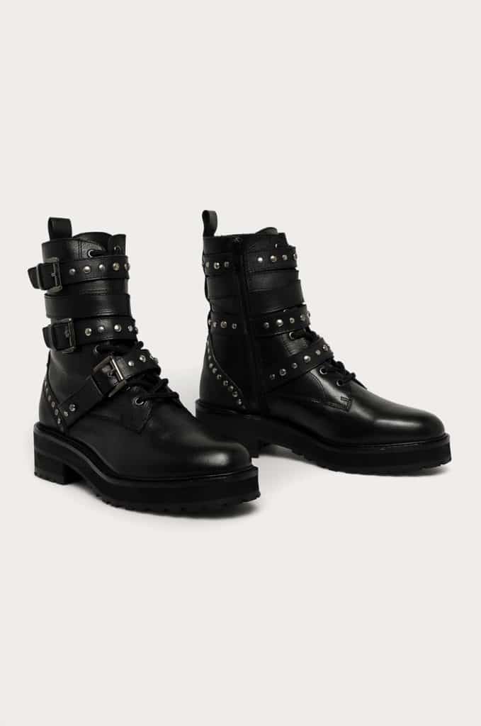 7 piese esențiale din garderoba de toamnă 12 Answear-Cizme-de-piele-answear.LAB-limited-collection