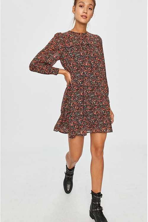 7 piese esențiale din garderoba de toamnă 13 Answear-Lab-Rochie