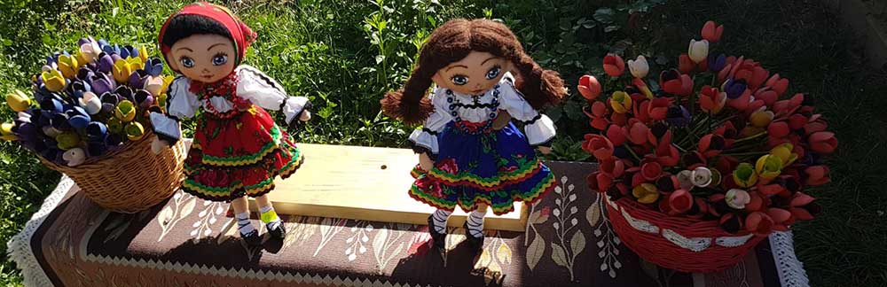 Jurnal de croitorie 10 Fetite in straie populare