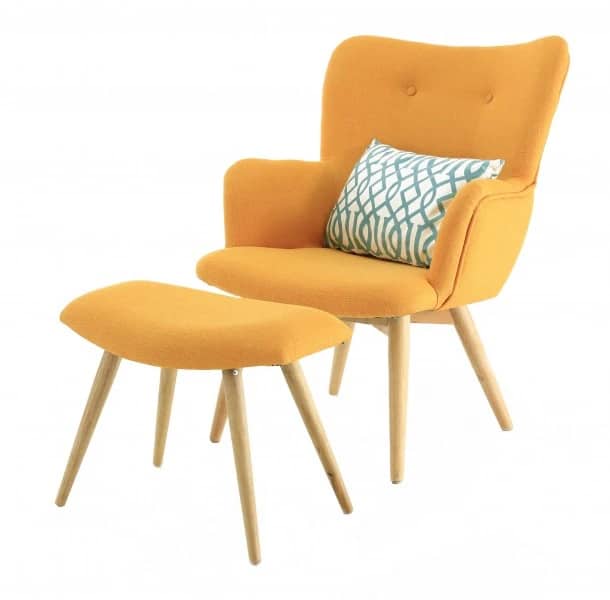 Pe canapea cu o carte in mana 2 Fotoliu cu taburet