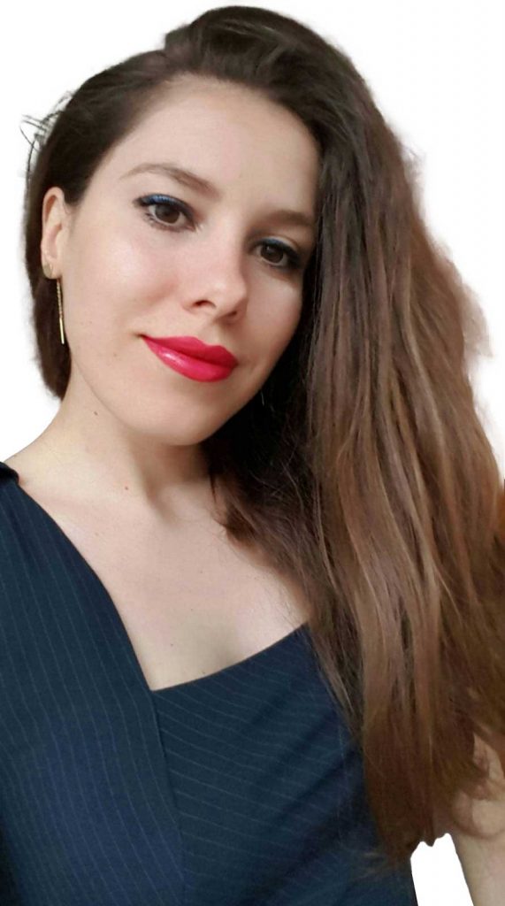 Despre mine 1 Despre mine - Dusă cu cartea - Pasiune pentru citit